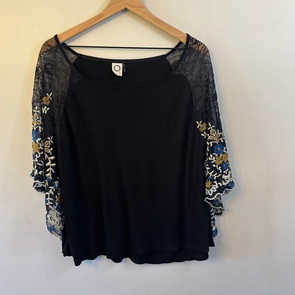 Akemi + Kin Anthropologie Black Embroidered Flutter Top Size XS - Picture 3 of 7
